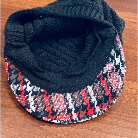 VTG Black & Red Houndstooth Plaid Acrylic Knit Cabbie Hat - Picture 10 of 10